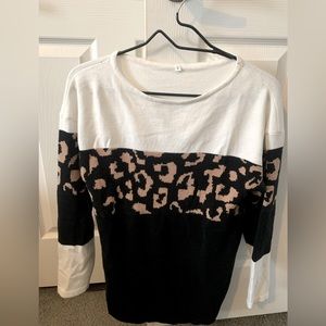 🔥5/$30 Black, White, and Leopard Print Sweater